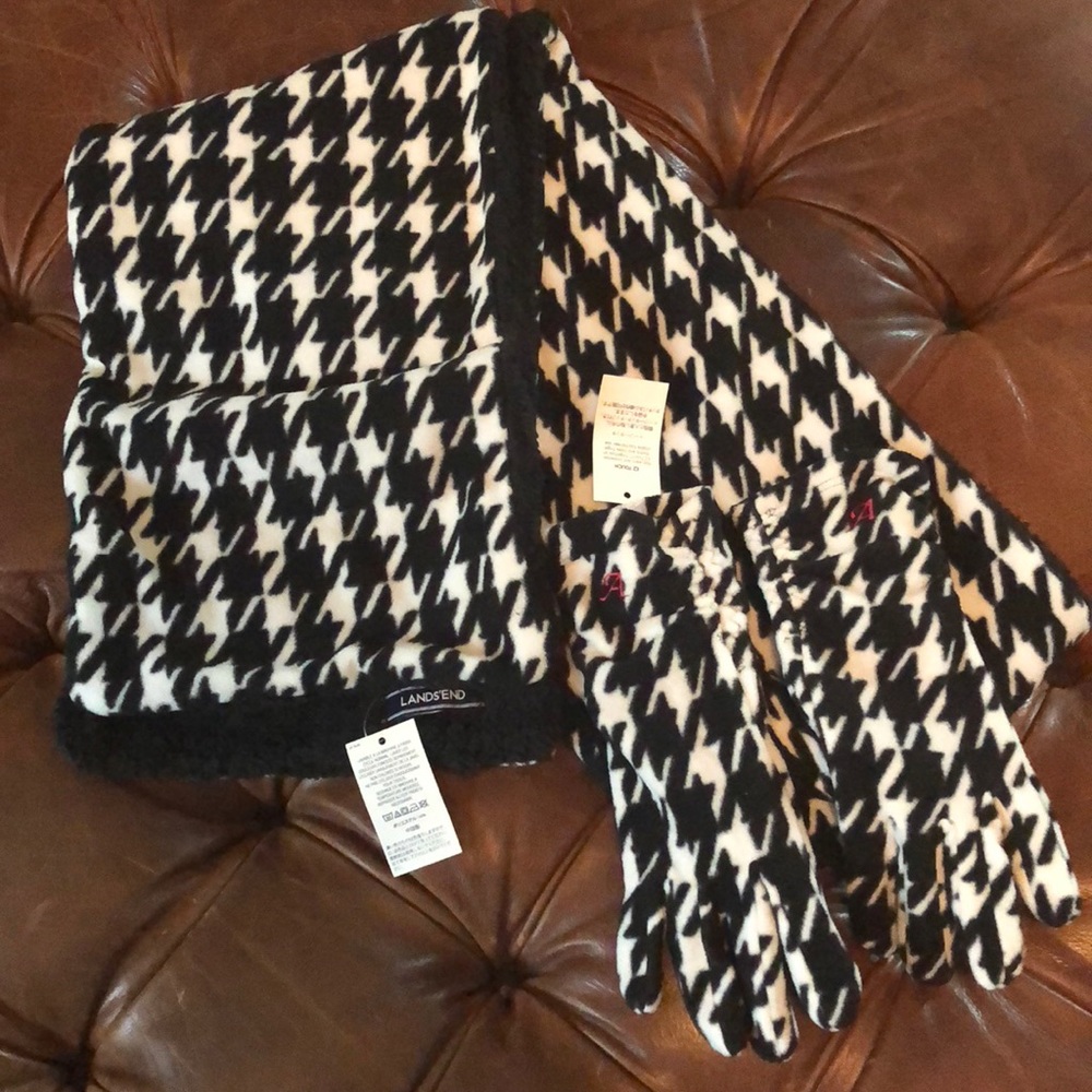 Brand new matching gloves/scarf